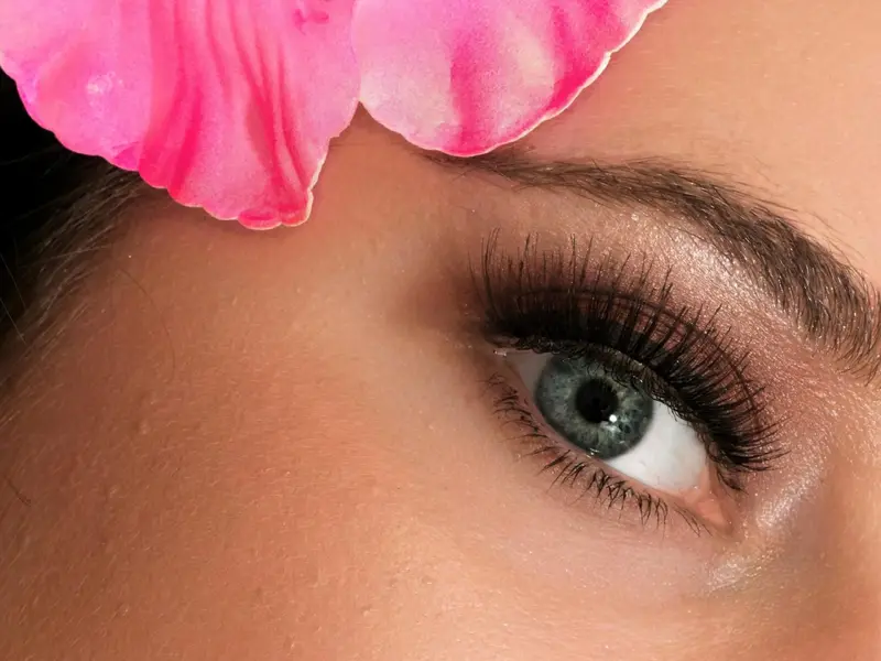 Ihr Augenaufschlag – ein Statement